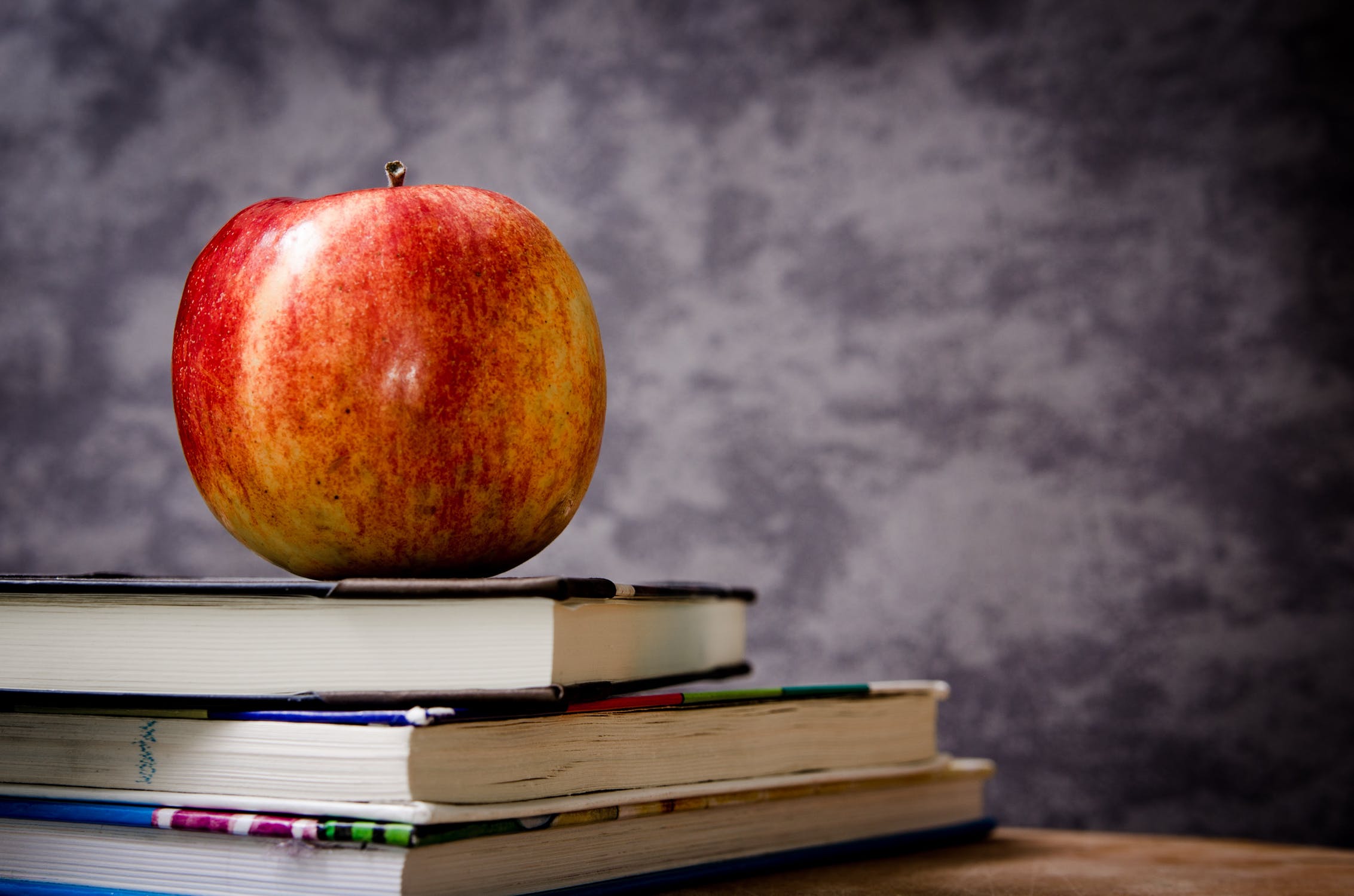 apple-education-school-knowledge-60583